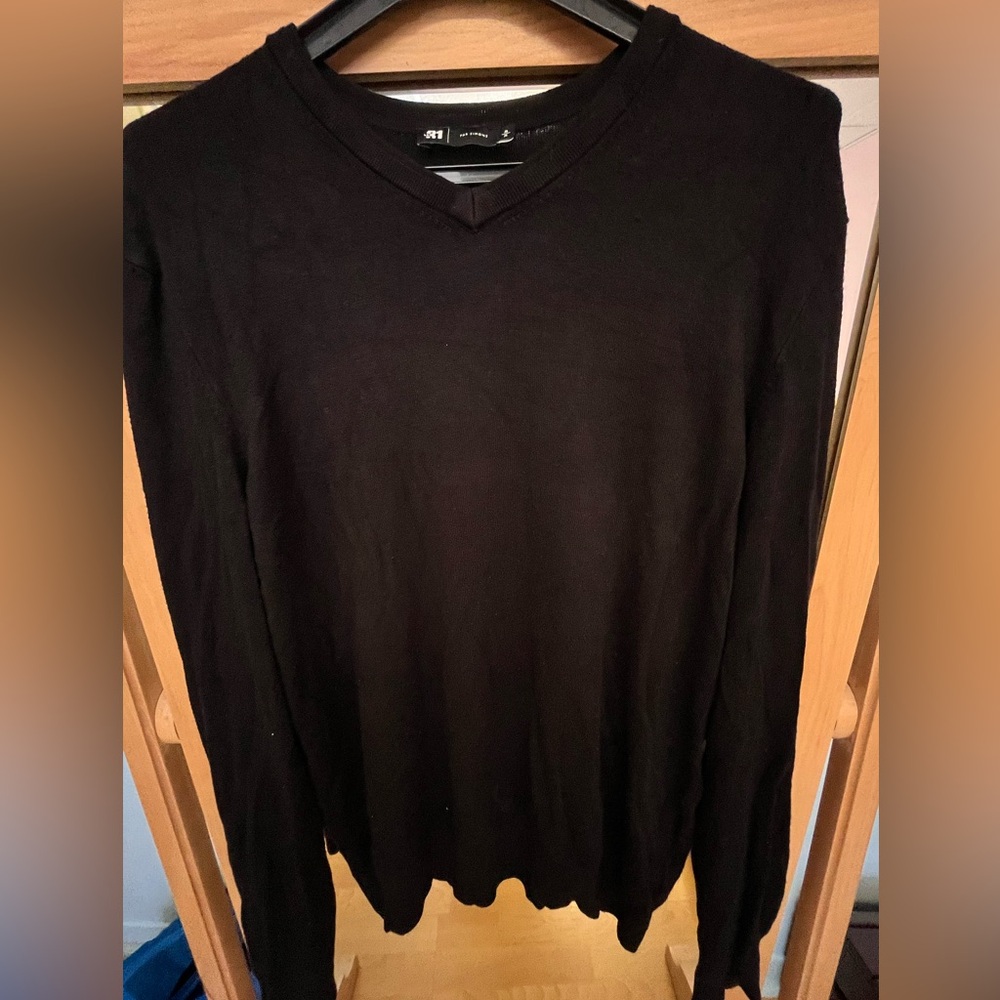 Simmons light sweater